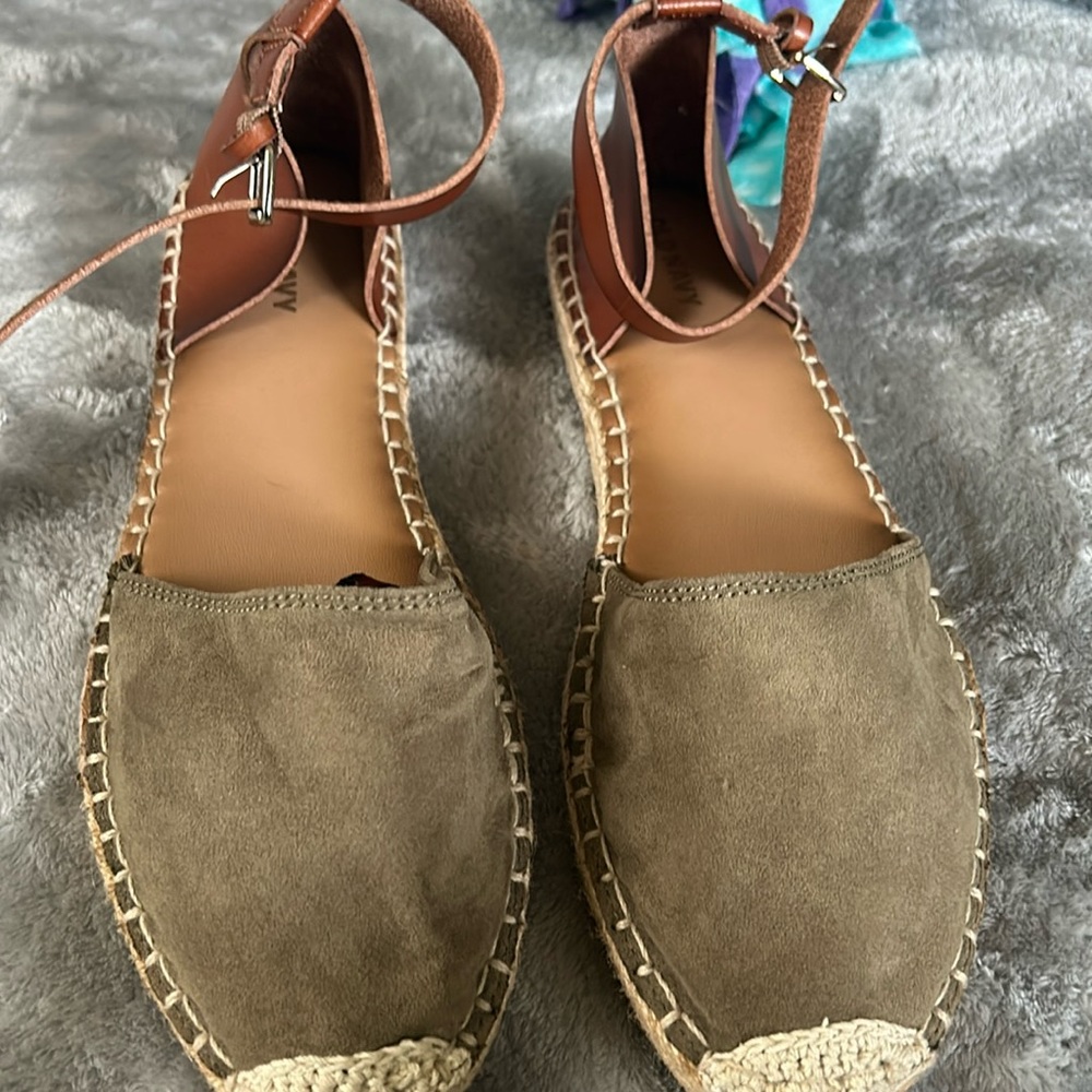 Old navy Vachetta sandles